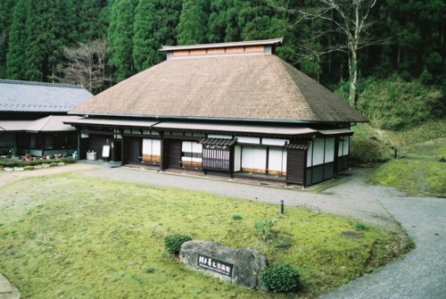 坂本善三美術館の外観の写真です
